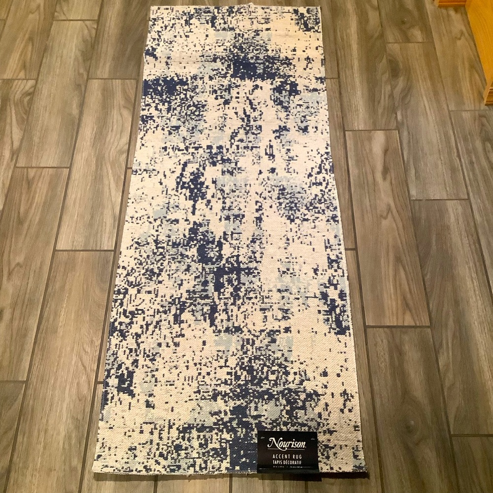 Nourison Mendoza 22” x 54” Accent Rug